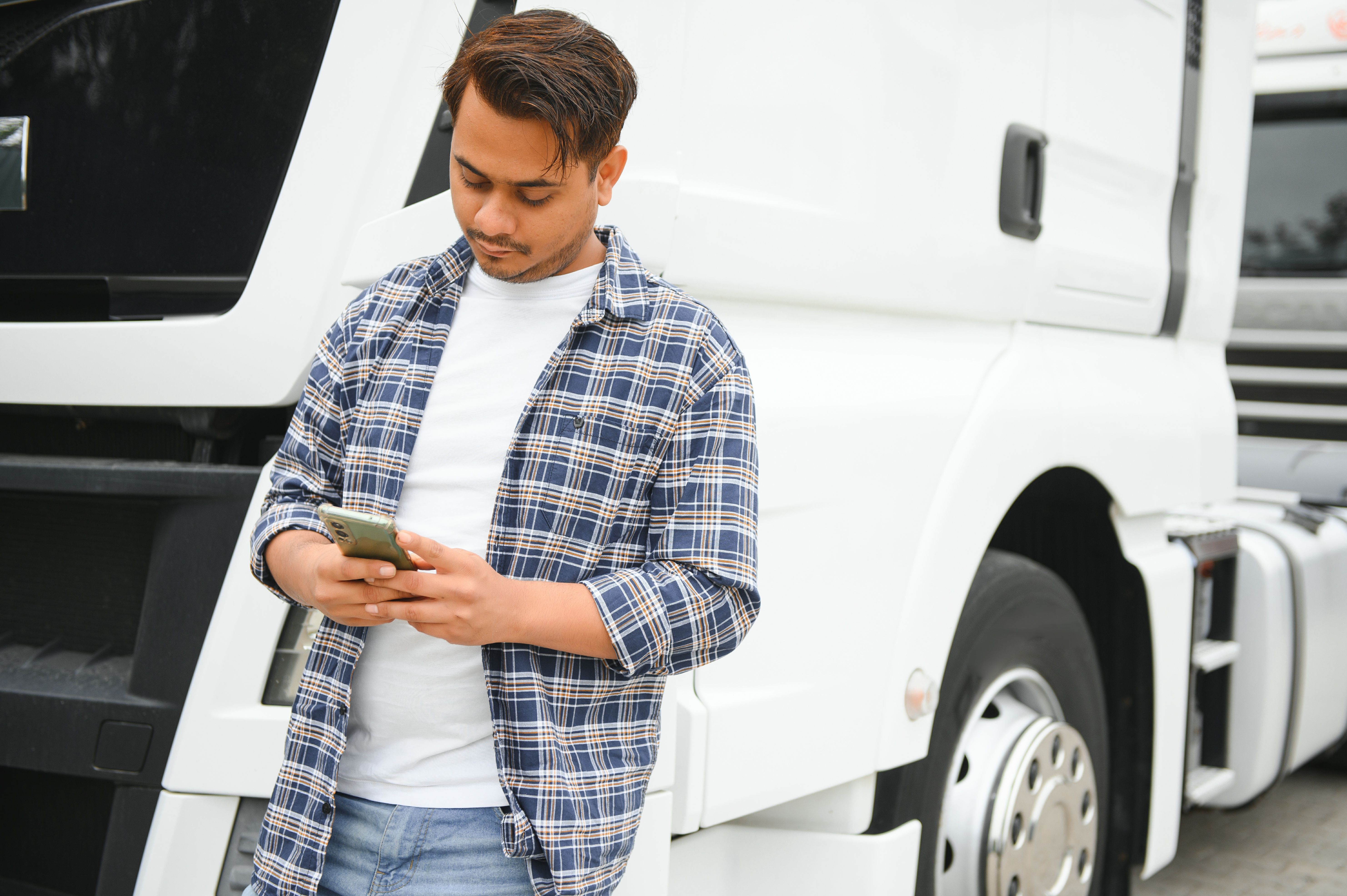A Ghelere Transportes desenvolveu, em parceria com a Carga Online, o 'Ghelere On'. O aplicativo reúne mais de 300 aulas para motoristas e colaboradores administrativos, dentre outras funções operacionais